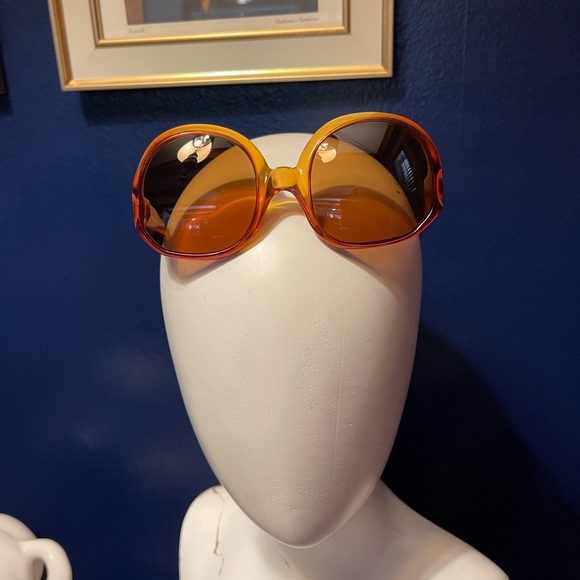 Vintage Oversized Sunglasses - Picture 3 of 11